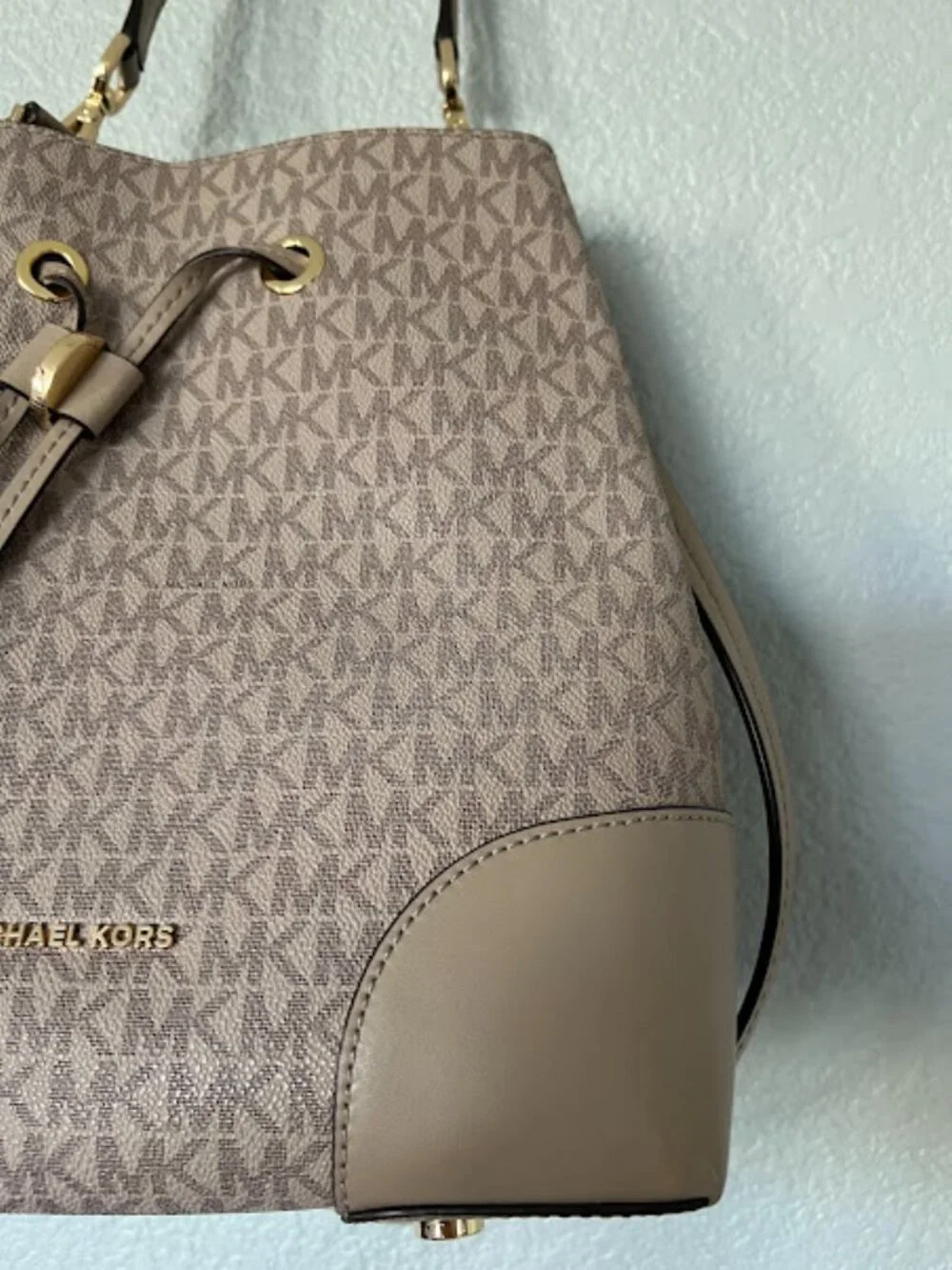 Michael Kors Tan Beige Mercer MK Monogram Logo Bucket Bag Crossbody Purse